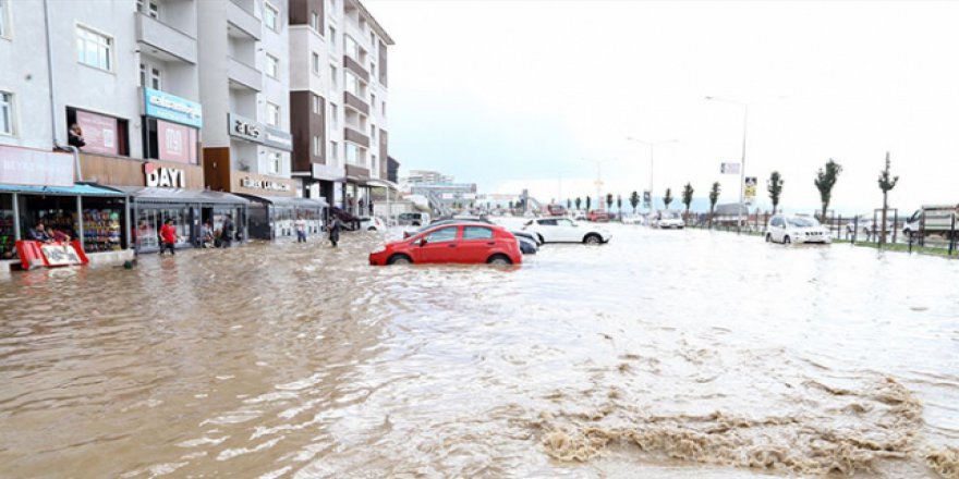 Erzurum'da dolu ve taşkın
