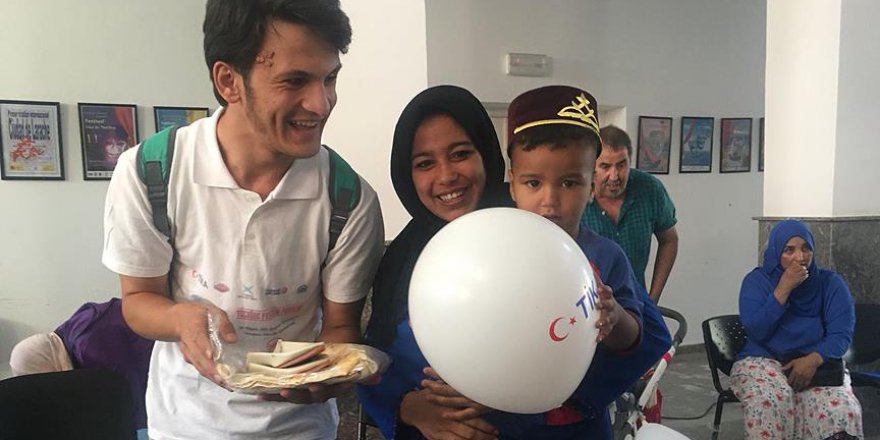 Faslı çocukların sünnet kıyafeti TİKA'dan