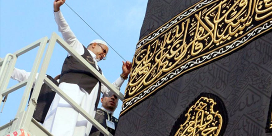 Kabe'nin örtüsü değiştirildi
