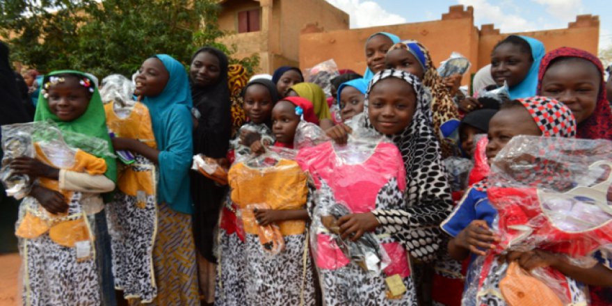 Nijerli yetimler Türkiye'nin sayesinde güldü