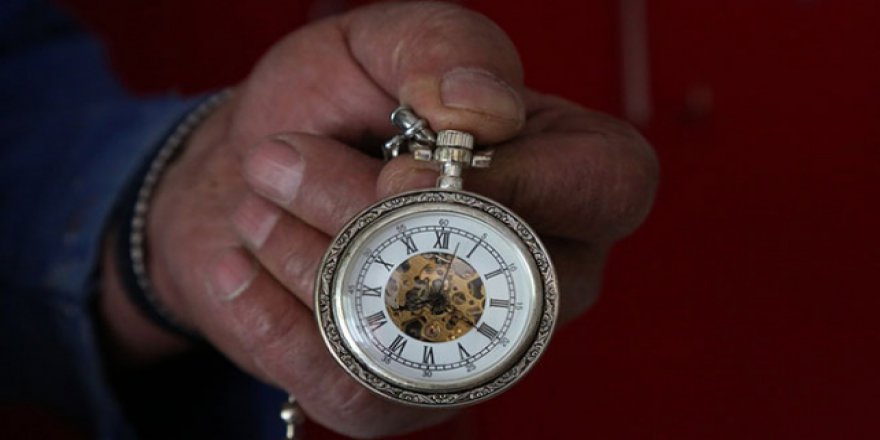 78 yaşındaki Hasan Amca eski saat sergisi açtı