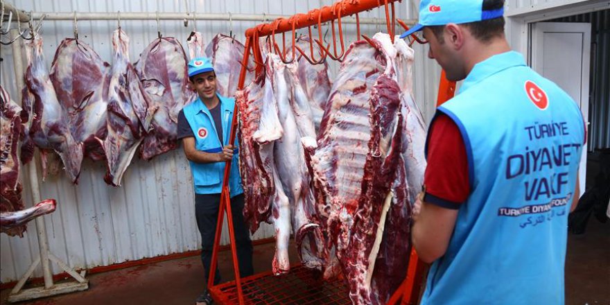 Azerbaycan'da bağışlanan 200'den fazla kurbanlık dağıtılıyor