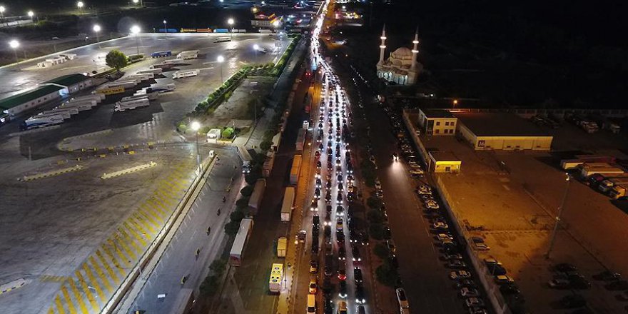 Yıllık izinleri biten gurbetçiler dönüş yolunda