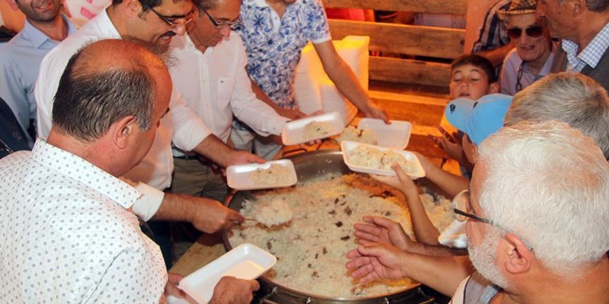 126 yıldır 'bayram pilavı' geleneği yaşatılıyor