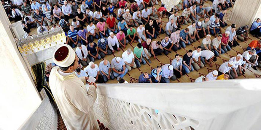 Cuma hutbesinde nikahsız birlikteliğe ve sapıklığa tepki