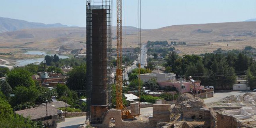 6 asırlık caminin minaresi taşınıyor