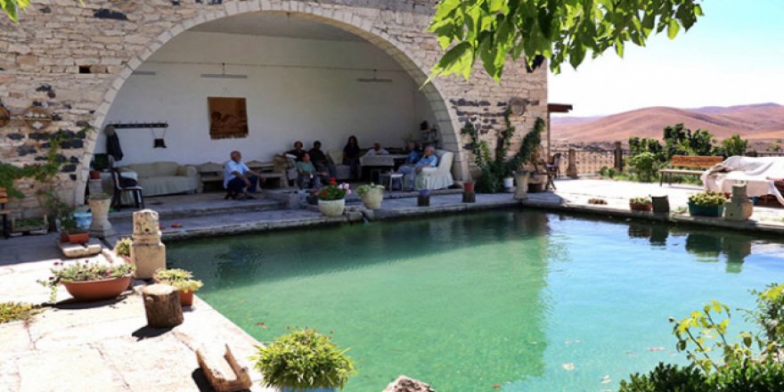 Elazığ'daki 700 yıllık konakta tarihle iç içe yaşıyorlar