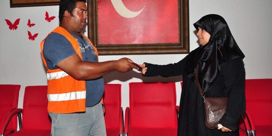 Antalya'da yaşayan Suriyeli kadından örnek davranış