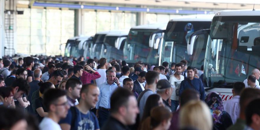 Vatandaşlar 9 günlük tatilde yollara düştü
