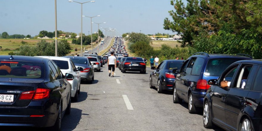 Yıllık izinleri biten gurbetçiler geri dönüyor