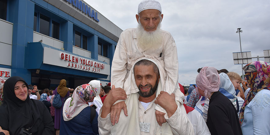 Trabzon'da ilk hacı kafilesi döndü