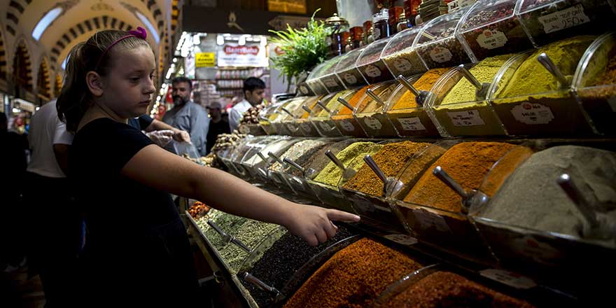 İstanbul'un 351 yılllık Mısır Çarşı'sı ticari dua ile başlıyor