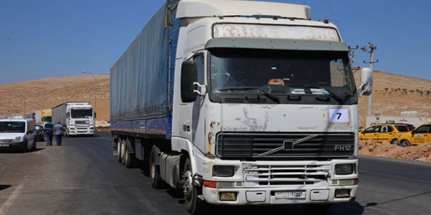 Felaketin eşiğindeki İdlib'e 11 tır insani yardım