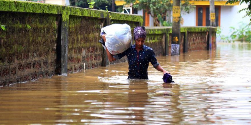 Hindistan'daki şiddetli yağışlarda 12 kişi daha hayatını kaybetti