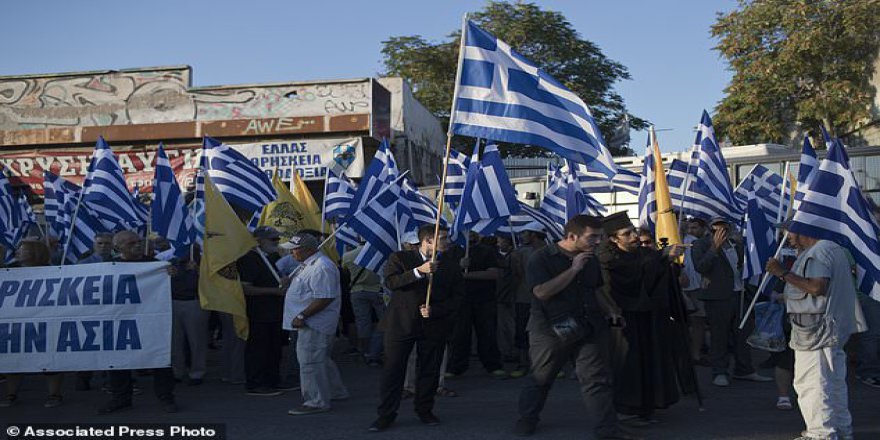 Atina Camisi bitime yaklaştı, Irkçılar panik oldu