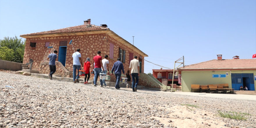 Fedakar öğretmenler: Öğretmenlik sadece ders anlatmak değildir