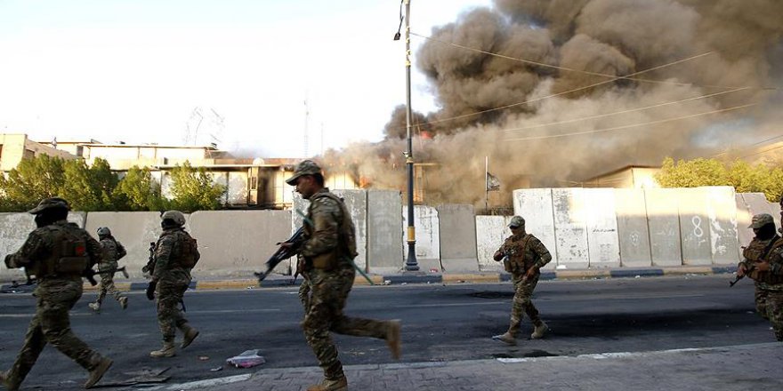 Basra'da göstericiler ortalığı ateşe verdi