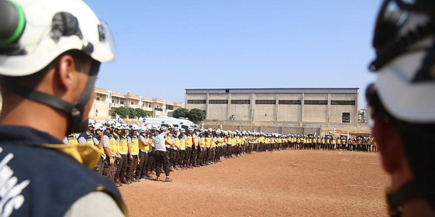 Suriye'deki beyaz baretliler halkın acil ihtiyaçlarına yetişiyor