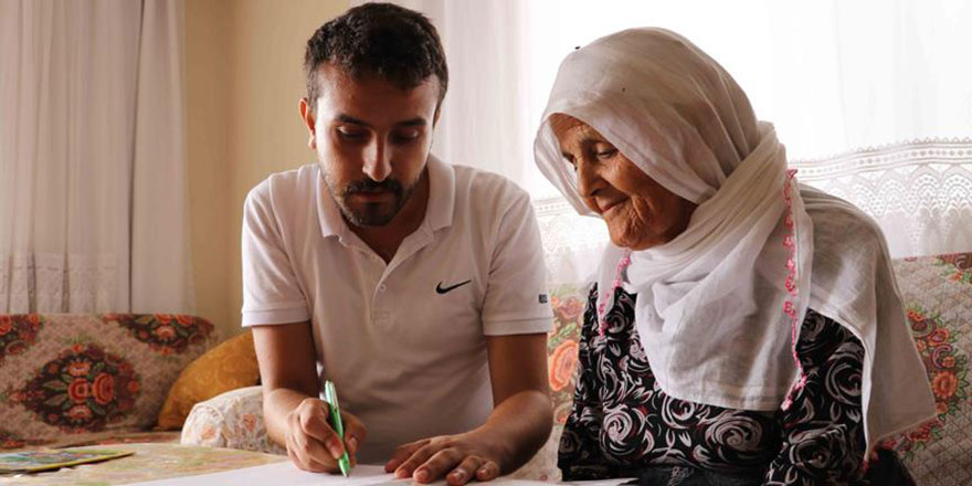 'Havva nine' 85'inde okuma yazma öğreniyor