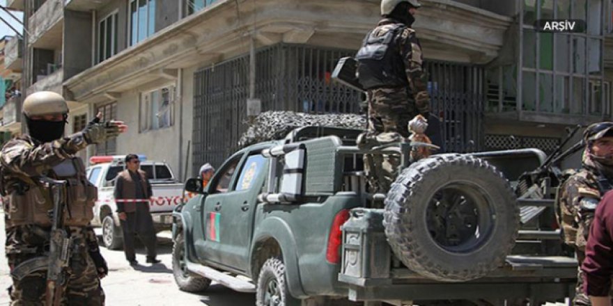 Taliban polis karakollarına saldırdı