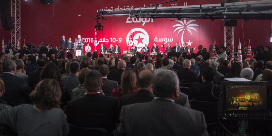 Tunus meclisinde hareketlilik: 8 milletvekili istifa etti
