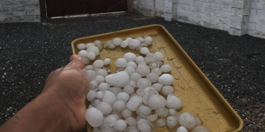 Mekke'ye ceviz büyüklüğünde dolu yağdırıldı