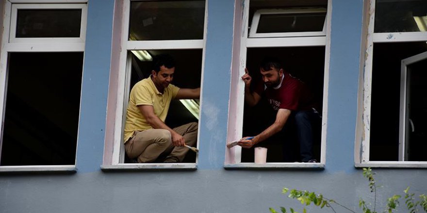 Trabzon'daki imam hatip öğretmenleri okullarını hazırlıyor