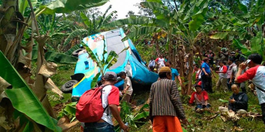 Endonezya'da otobüs faciası