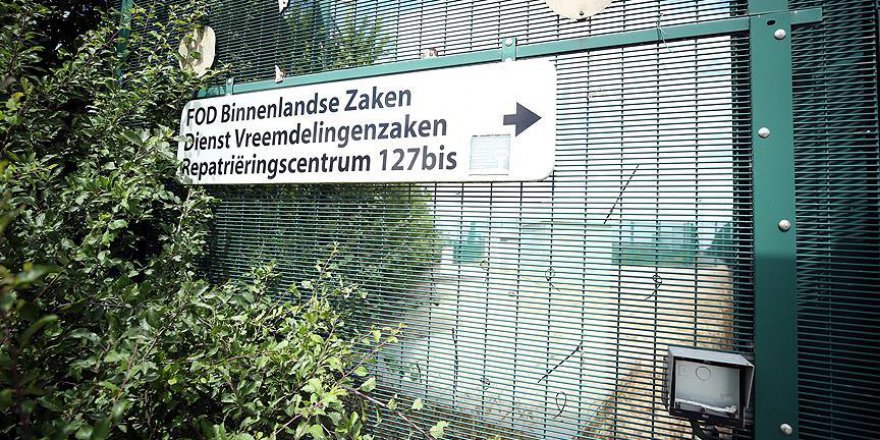 Belçika düzensiz göçmenleri tek merkezde toplayacak