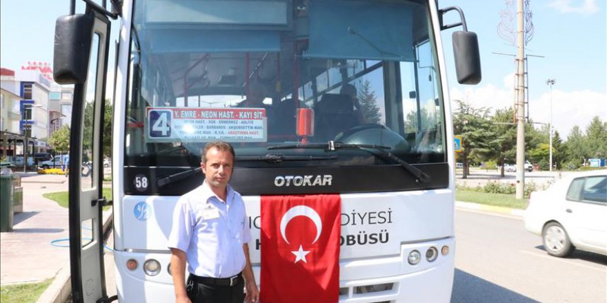 Halk otobüsünde rahatsızlanan yolcuya şoförden ilk müdahale
