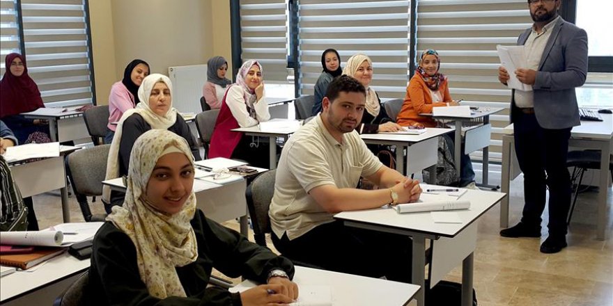 Kendi dilleri olan Arapça'yı Türkiye'de öğreniyorlar