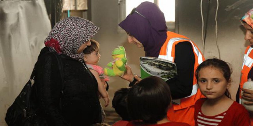 Suriye'de kızlarını yangına kurban veren aileye Kilis Belediyesi sahip çıktı