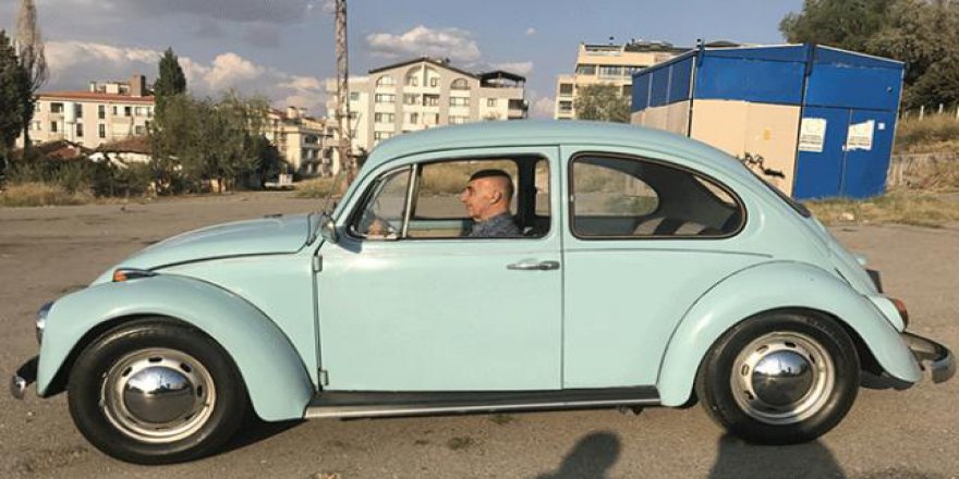 47 yıl önce Paris'ten aldığı Vosvos'una gözü gibi bakıyor