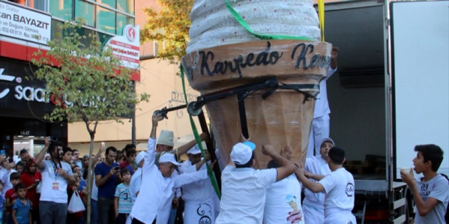 Dondurma üzerinden rekor denemesi