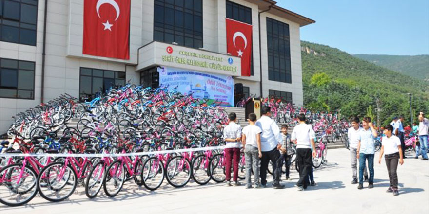 520 çocuğa sabah namazı çıkışında bisiklet hediyesi