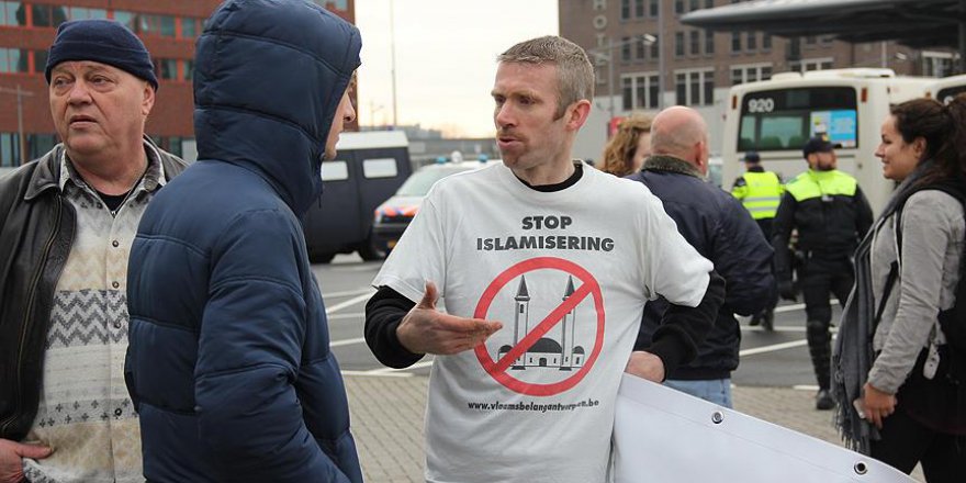 Avrupa'da ırkçılık yükseliyor