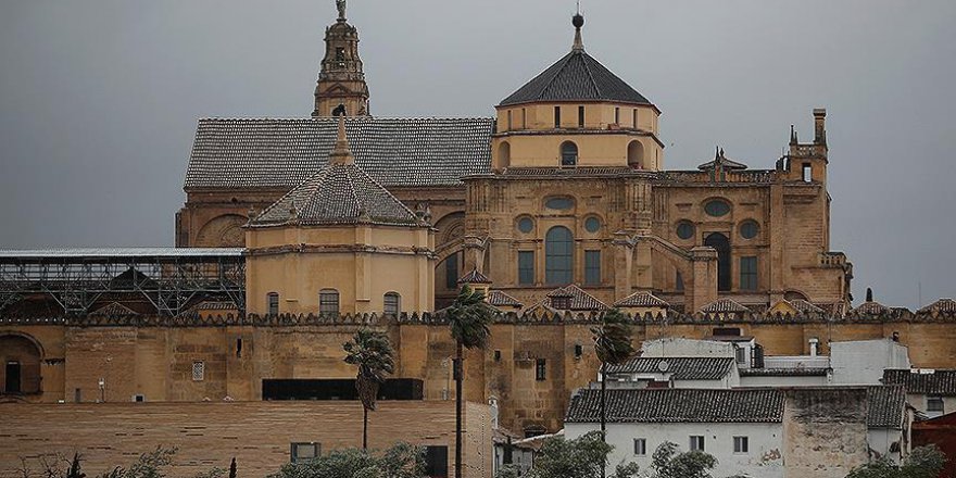 İspanyol uzmanlar Kurtuba Ulu Camii'nin Kilise olarak tanımlanmasına itiraz etti