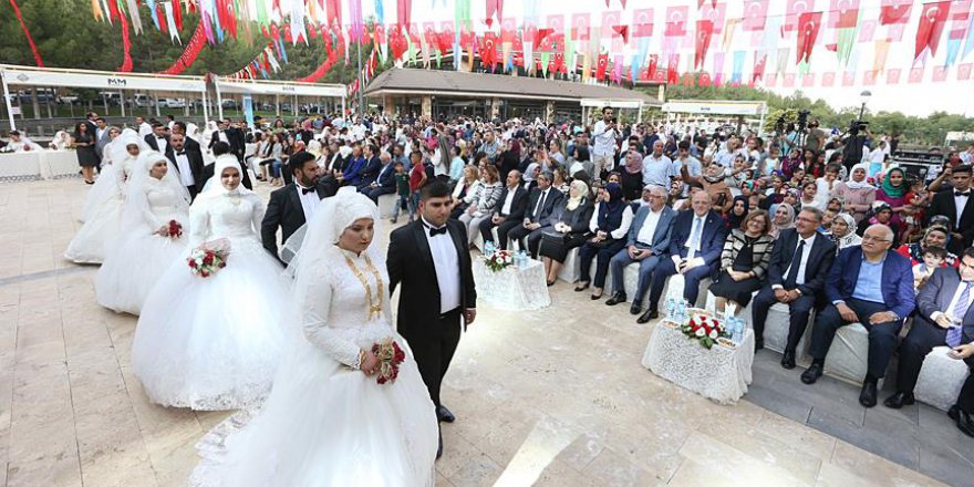 Gaziantep'te 50 çiftin nikahı kıyıldı