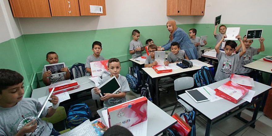 Filistinli öğrencilere teknolojik destek