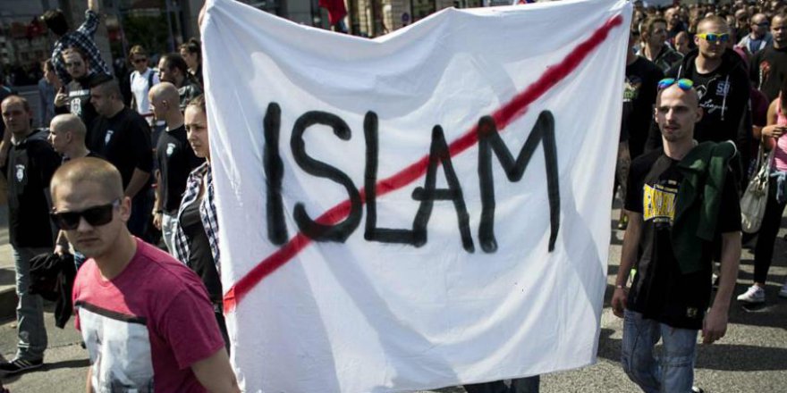 Slovakya da İslamofobya kervanına katıldı