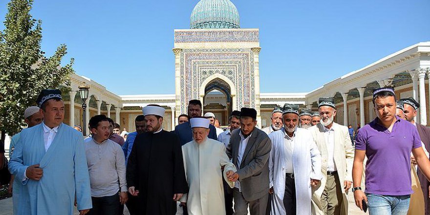 Ünlü hadis alimi Avvame, Buhari'nin kabrini ziyaret etti