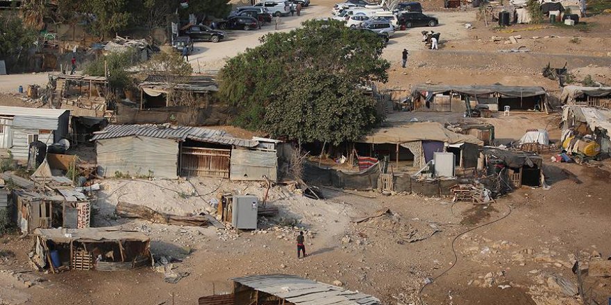 Ahlaksız İsrail Filistinlilerden kendi evlerini yıkmalarını istedi