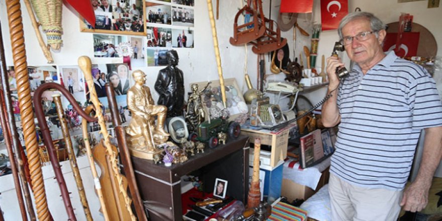 Evinin garajında sergilediği eşyalar arasında 150 yıllık olanlar var