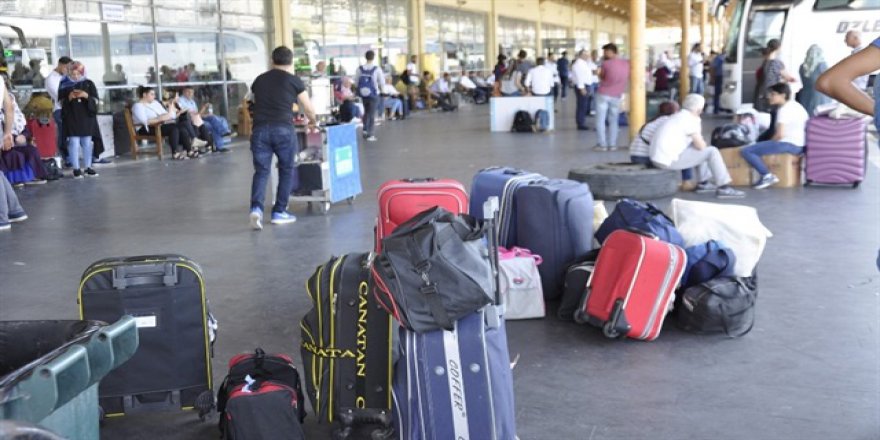 Otogarlarda öğrenci yoğunluğu yaşandı