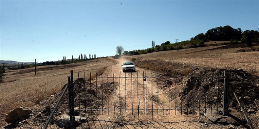 Bu yoldan sadece öğrenci servisi ve 3 öğretmen geçebiliyor