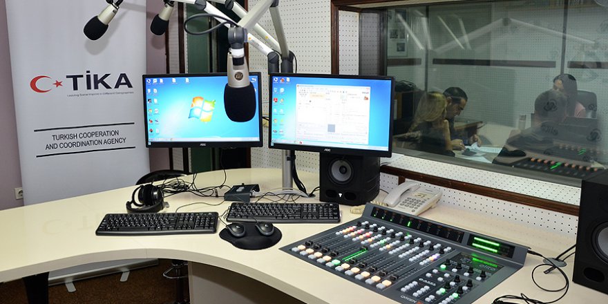 TİKA Karadağ'ın radyo kanalına teknoloji desteği verdi