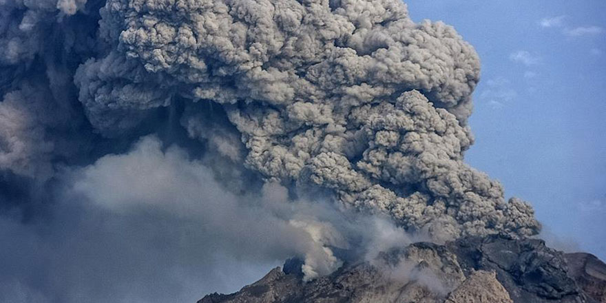 Yanardağ harekete geçti, tehlike seviyesi 4'e çıkarıldı