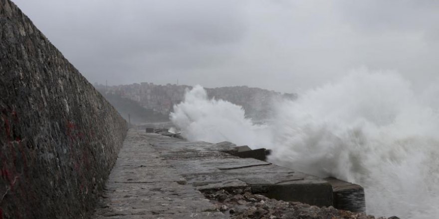 İstanbul'u 'çok hücreli fırtına' vurdu