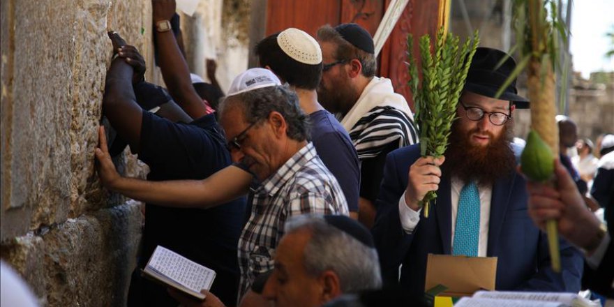 Yahudiler son dini bayramlarını kutluyor