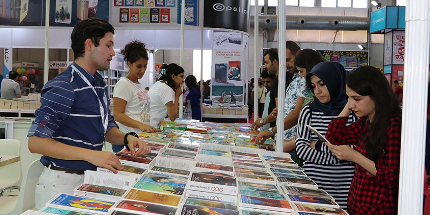Diyarbakırlılar kitap fuarına büyük ilgi gösterdi